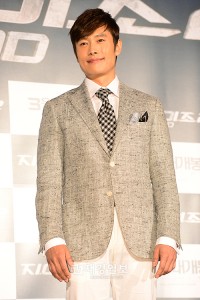 イ・ビョンホン、映画『G.I.ジョー2』の記者会見に出席 イ・ビョンホン(7) イ・ビョンホン、映画『G.I.ジョー2』の記者会見に出席 イ・ビョンホン(7)