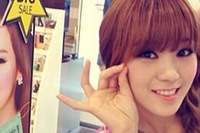 日本のメイクアップブランド「Kiss Me」のイメージモデルを務めるAFTERSCHOOLのリジが、自ら商品の宣伝に乗り出し話題だ。