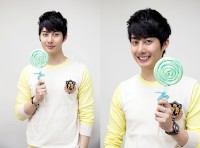 3月14日のホワイトデーを迎え、キム・ヒョンジュン（SS501マンネ）がファンのためにロマンチックキャンディーマンに変身した。