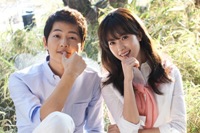 俳優ソン・ジュンギがコンタクトレンズの韓国ワンデーアキュビューのモデルに抜擢された。