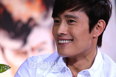 俳優イ・ビョンホンが、恋人である女優イ・ミンジョンとのラブストーリーについて、テレビ番組で初めて告白した。