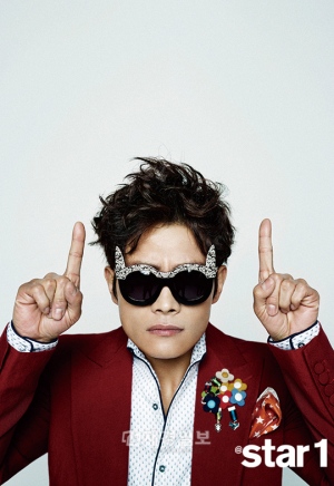 俳優イ・ビョンホンが、ハリウッドでの撮影秘話を公開した。写真=『アットスタイル』4月号