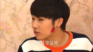 INFINITEソンギュが、収録中に奇襲キスをされた。 INFINITEソンギュが、収録中に奇襲キスをされた。