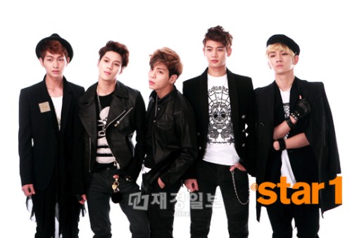 少年から大人の男性へと変身したSHINeeが、特別な自己管理法を公開した。写真=アットスタイル