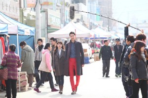 SBSドラマ『その冬、風が吹く』が、チョ・インソン＆ソン・ヘギョの市場デート写真を公開し視線を集中させている。写真＝その冬、風が吹く
