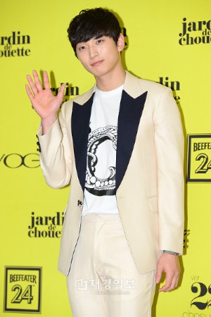 2013春ソウルファッションウィークにf(x)ビクトリア、2AMチョン・ジヌンらが参加した。 2013春ソウルファッションウィークにf(x)ビクトリア、2AMチョン・ジヌンらが参加した。