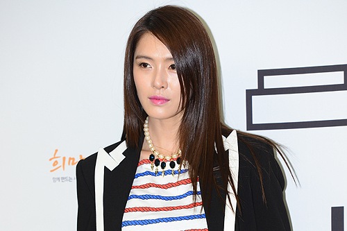 29日開催されたソウルファッションウィーク パク・スンゴンに、AFTERSCHOOLカヒらが出席した。