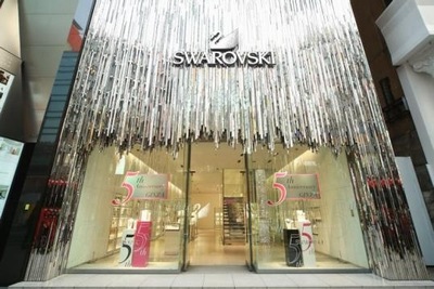スワロフスキー銀座店 5周年記念にアートインスタレーションを開催中