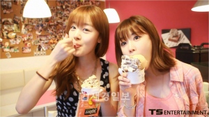 ガールズグループSecret(シークレット)が、シンガポール公演当時の未公開映像を披露した。 ガールズグループSecret(シークレット)が、シンガポール公演当時の未公開映像を披露した。