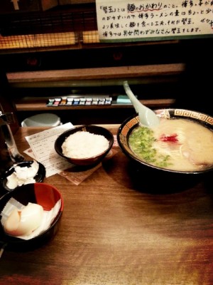 FTISLANDのイ・ホンギがマッチョな胃袋の持ち主であることを示した。写真=イ・ホンギのツイッターより FTISLANDのイ・ホンギがマッチョな胃袋の持ち主であることを示した。写真=イ・ホンギのツイッターより