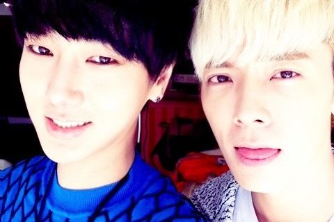 SUPER JUNIORのイェソンがドンヘと楽しんでいる様子を公開した。写真＝イェソンのツイッターより