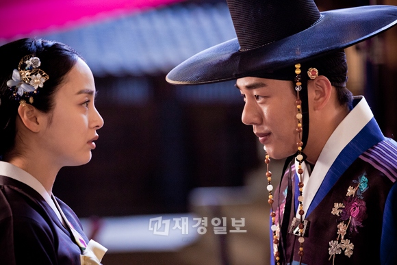 ユ・アイン＆キム・テヒの3度目の出会いに大きな関心が注がれている。写真=ストーリーTV