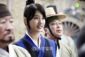 リアルエンターテイメントチャンネルQTVがイ・スンギ&スジ主演のドラマ『九家の書』を放送する。 リアルエンターテイメントチャンネルQTVがイ・スンギ&スジ主演のドラマ『九家の書』を放送する。