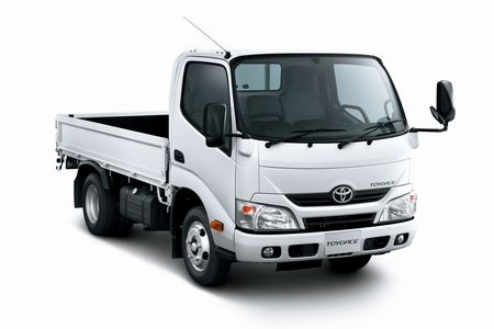トヨエース カーゴ 標準キャブ・標準デッキ・フルジャストロー・2t積・ディーゼル車（画像：トヨタ自動車）
