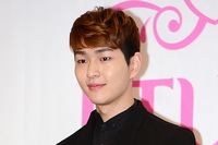 AFTERSCHOOLジョンアとの熱愛が先月報じられていたSHINeeオンユが15日、熱愛報道以来初めて公の場で姿を見せた。