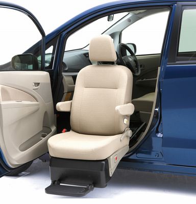 シートリフト(傾斜)(画像:ダイハツ工業) シートリフト(傾斜)(画像:ダイハツ工業)