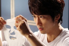 初恋が始まったばかりのタフガイ、ソン・スンホンが決死（？）の決断を下す状況に直面した。写真=ブリスメディア
