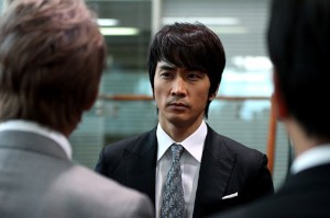 ソン・スンホンのこれまでにない野生的な魅力が全開だ。写真=ブリスメディア ソン・スンホンのこれまでにない野生的な魅力が全開だ。写真=ブリスメディア