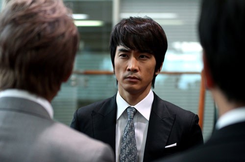 ソン・スンホンのこれまでにない野生的な魅力が全開だ。写真＝ブリスメディア