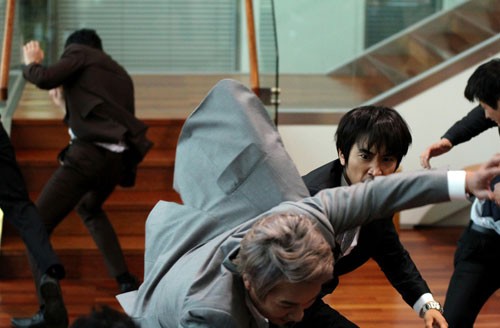 ソン・スンホンのこれまでにない野生的な魅力が全開だ。写真＝ブリスメディア