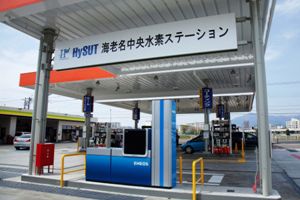 水素充填機（手前）とガソリン計量機（奥）の設置状況（写真：JX日鉱日石エネルギー）