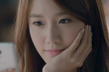 少女時代のユナがCM撮影現場で予想外の魅力を発揮した動画と写真が、ネットで公開されて爆笑を買っている。