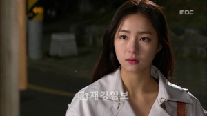 シン・セギョンの美しさに視線が集中している。写真= MBCドラマ 「男が愛する時」放送キャプチャ シン・セギョンの美しさに視線が集中している。写真= MBCドラマ 「男が愛する時」放送キャプチャ