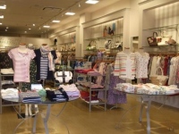 ローラ アシュレイが国内5店舗目のアウトレットショップをオープン