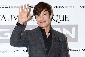 Pantechの新商品“VEGA IRON”のメディアイベントにイメージモデルを務めるイ・ビョンホンが出席した。