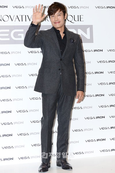 Pantechの新商品“VEGA IRON”のメディアイベントにイメージモデルを務めるイ・ビョンホンが出席した。
