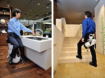 住宅内におけるロボティクス技術活用の検証の様子(写真:ホンダ) 住宅内におけるロボティクス技術活用の検証の様子(写真:ホンダ)