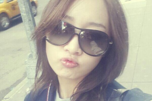 KARAのニコルがチューをプレゼントした。写真＝ニコルのツイッターより