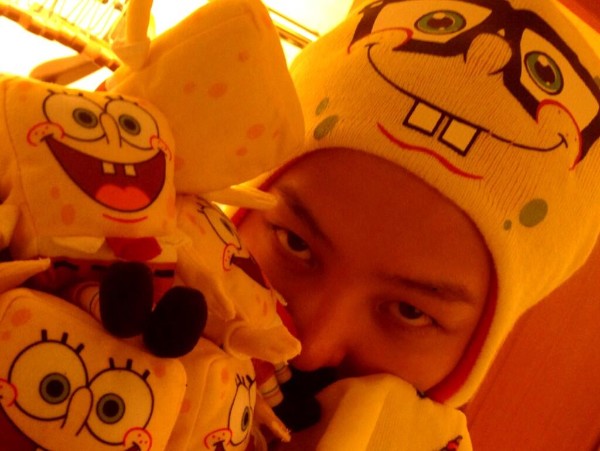 BIGBANGのG-DRAGONがオチャメ（？）なおやすみショットを公開した。写真＝G-DRAGONのツイッターより