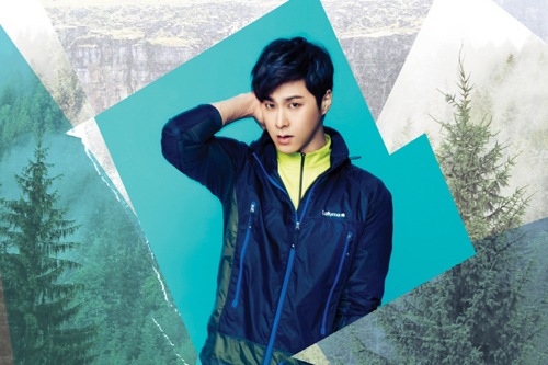 東方神起がカラフルなアウトドアファッショングラビアを公開した。写真＝シングルズ