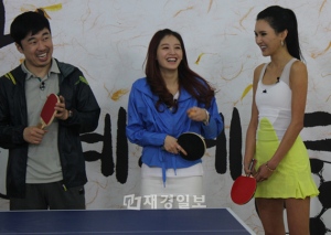 美貌の卓球コーチが芸体能チームの士気をくじいた?写真=KBS 美貌の卓球コーチが芸体能チームの士気をくじいた?写真=KBS