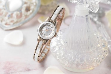 ジル スチュアート ウオッチから2013年春夏コレクション「セラミック ホワイト モデル」発売