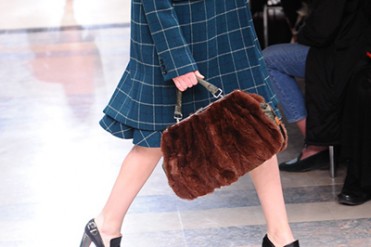 sacai(サカイ)、2013-14年秋冬コレクションのバッグは吉田カバンが製作