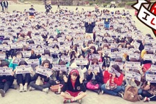 TEENTOPが1stアルバムの活動を終了し、最後にファンとの写真撮影というファンサービスで感謝の気持ちを伝えた。