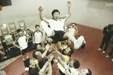 30日に放送されたKBS2TV『僕らの町の芸・体・能』第4回で、なんと東方神起チャンミンら芸能人チームが勝利した。写真＝『僕らの町の芸・体・能』キャプチャ