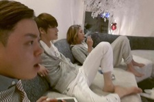 JYJのキム・ジェジュンが何かに集中して見入っている状態のセルフショットを公開した。写真＝ジェジュンのツイッターより