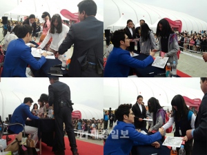 俳優カン・ジファンが3日午後、“コスメ&ビューティー世界博覧会”で開かれたサイン会に出席した。写真=フィルムマーケッティング・ポップコーン 俳優カン・ジファンが3日午後、“コスメ&ビューティー世界博覧会”で開かれたサイン会に出席した。写真=フィルムマーケッティング・ポップコーン