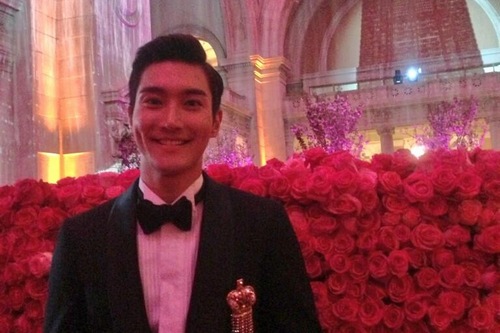 SUPER JUNIORのチェ・シウォンが米ニューヨーク滞在中の写真を相次いで公開した。写真＝シウォンのツイッターより