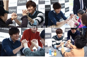 先月28日と今月4日に開催された紳士服「TRUGEN」でのイ・ミンホのサイン会が、ネットユーザーらの間で熱い反応を得ている。写真=TRUGEN 先月28日と今月4日に開催された紳士服「TRUGEN」でのイ・ミンホのサイン会が、ネットユーザーらの間で熱い反応を得ている。写真=TRUGEN