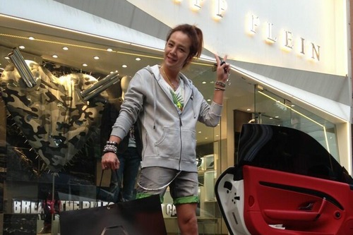 チャン・グンソクが、ショッピングを楽しみながらもトラブルにあった模様をつぶやいた。写真＝グンソクのツイッターより