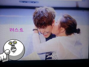 SUPER JUNIORリョウクがお笑い芸人のキム・ヨンヒにキスを奪われた。 SUPER JUNIORリョウクがお笑い芸人のキム・ヨンヒにキスを奪われた。