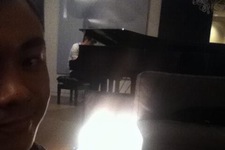 歌手のプライムが、JYJキム・ジェジュンと、もう一人のある人物と週末を一緒に過ごしていたことを明かした。写真＝プライムのツイッターより