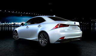 IS300h“F SPORT”(画像:トヨタ自動車) IS300h“F SPORT”(画像:トヨタ自動車)