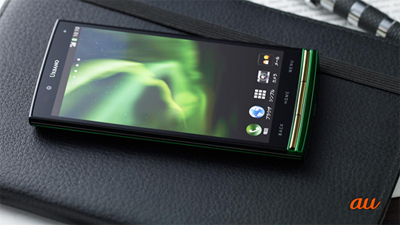 「URBANO L01」(画像:KDDI) 「URBANO L01」(画像:KDDI)