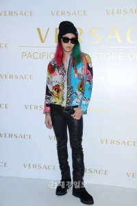 5月19日、BIGBANGのG-DRAGONが、香港ベルサーチのオープニングイベントに出席した。