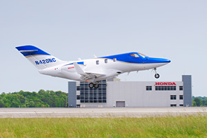 HondaJet試験用5号機の初飛行の様子（写真：ホンダ）